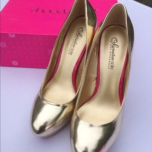 Shoe dazzle gold metallic pump high heel